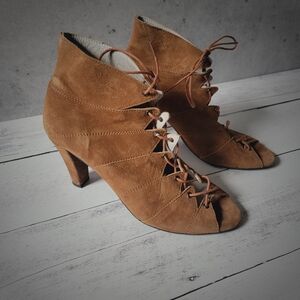 Eric Michael, Brown Lace-Up Heeled Bo